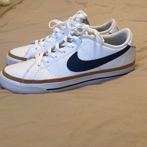 Nike Mens Court Legacy Next Nature Shoe, size 8 in men’s, size 10 in woman’s